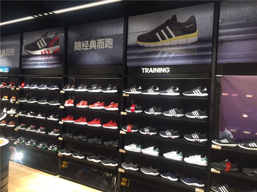 專業(yè)運(yùn)動(dòng)服裝定制 運(yùn)動(dòng)服裝定制 雅楓展柜